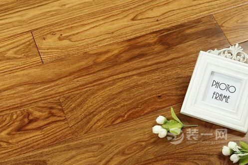 浅棕色木地板图片